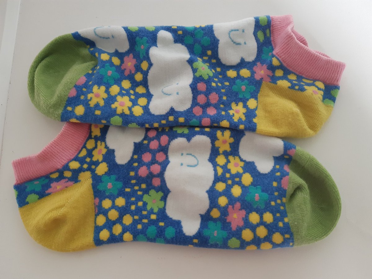 L1sa_Zen's tweet photo. @yayitzelstudio omg that's the cutest shit I've ever seen! I need like 20 pairs so I can wear them every day. https://t.co/M9WdQp0PlA
