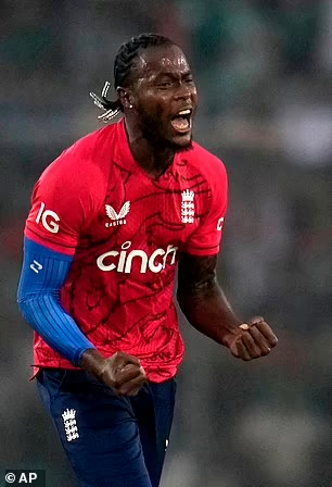 Sports_Himanshu's tweet photo. Jofra Archer and Alex Hales offered 12-months deal by Mumbai Indians. Signing the deal will make MI franchise the primary employer of the players. ECB will have to seek NOC from franchise to let these players play for England. (1/2)
#CricketTwitter #IPL2023 https://t.co/r9OpFGf0N1
