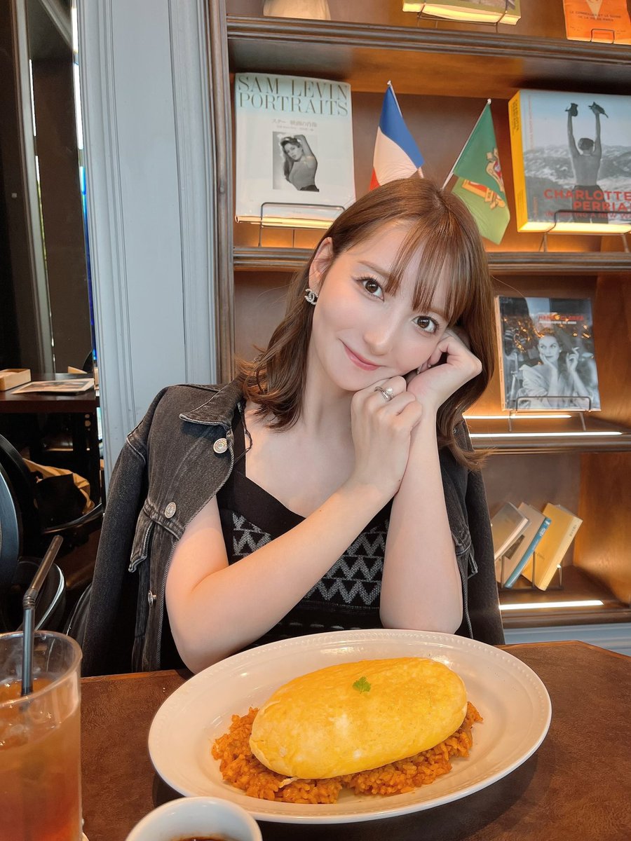 mizuki__panda's tweet photo. でっかいオムライス食べた🤤🍳 https://t.co/K2HoECmA8g