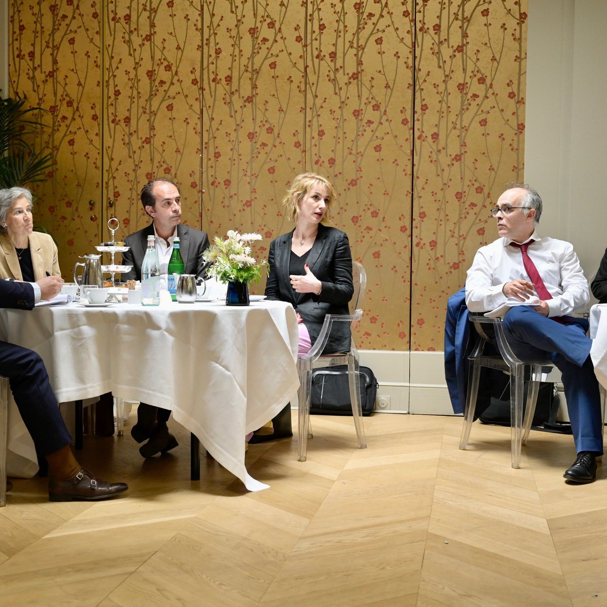 DelorsInstitute's tweet photo. 🇪🇺 [#Elargissement] Première réunion ce matin de notre cercle #Balkans. L'occasion de réunir plusieurs experts pour faire le point sur les prochaines étapes &amp; échanger sur nos activités. 📷 © Giovanni Del Brenna

Suivez nos réflexions sur ses sujets 👉 https://t.co/4QlURXw3Bi https://t.co/WtiSKKs7ms