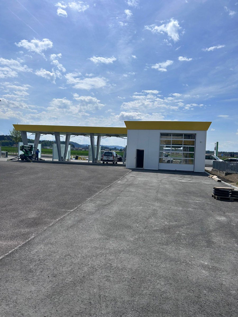 DianaGutjahr1's tweet photo. Neues Car-Wash-Zentrum in Lyssach.
Nicht einfach 08/15, sondern modern und mit viel Stil. Geplant, produziert und montiert durch unsere Mitarbeitenden. Danke für den Auftrag. #ernstfischerag #stahlbau #carwash #lyssach https://t.co/0kSv20tFtZ