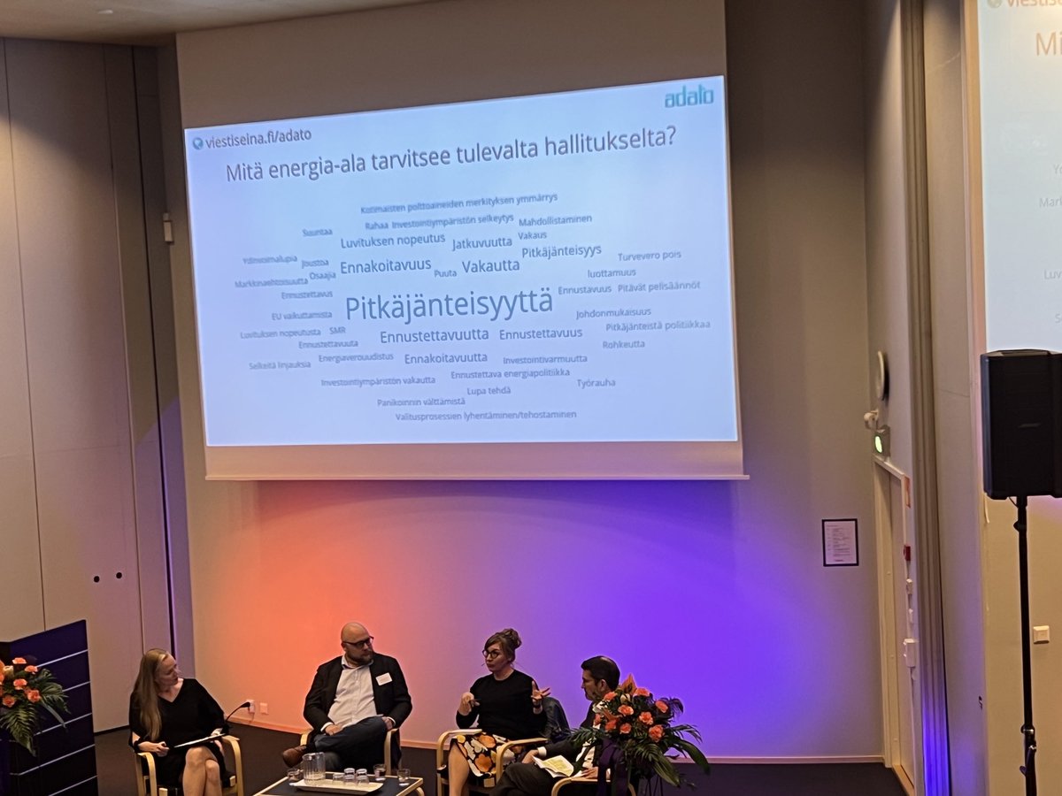 #etkevät ⁦<a href="/HannaKuntsi/">Hanna Kuntsi</a>⁩ pohtii tulevaa hallitusohjelmaa - aivan oikein( twiittajan mielipide)- että #energiamurros edellyttää tuotannon rinnalle älykkäät, vahvat ja varmat #energiaverkot. Muistetaanko mahdollistaa tämä? Vai luodaanko pullonkauloja?