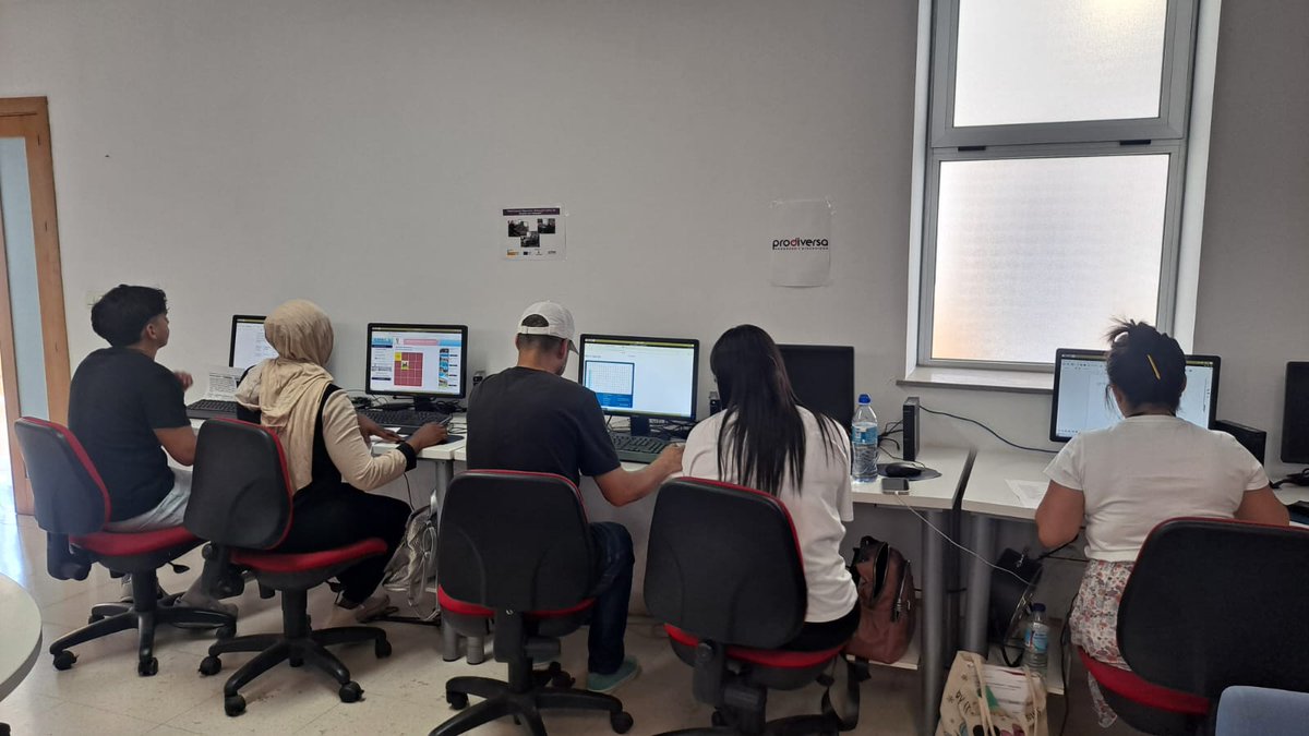 Prodiversa's tweet photo. 📅 Hoy finalizamos este Taller de #AlfabetizaciónDigital de @Prodiversa en el @CGPalmaPalmilla, celebrado entre los días 3 y 11 de mayo.
➡️ Actividad del Punto de Atención a Personas Migrantes (#PAIM).
👉 Financiado por @IgualdadAND, con cargo al 0'7% del IRPF.
#BrechaDigital https://t.co/QTN70dqq3b