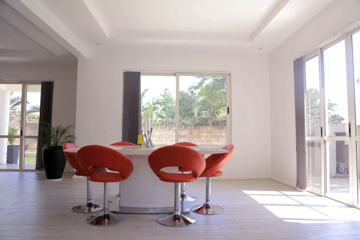 knightfrankug's tweet photo. #BookAViewing of this 3-bedroom bungalow that features a large open plan living and dining room, modern kitchen, great lighting, a verandah and a large back garden. https://t.co/dBNKyQ3UVz