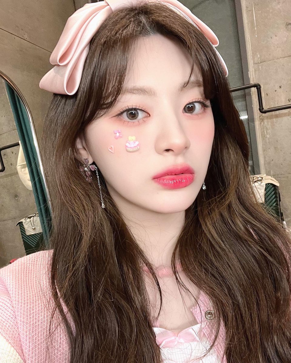 winterbabyfox's tweet photo. 레전드 요 날 세은이 셀카 드볼 완- ✨ https://t.co/CXIIw0qYYC