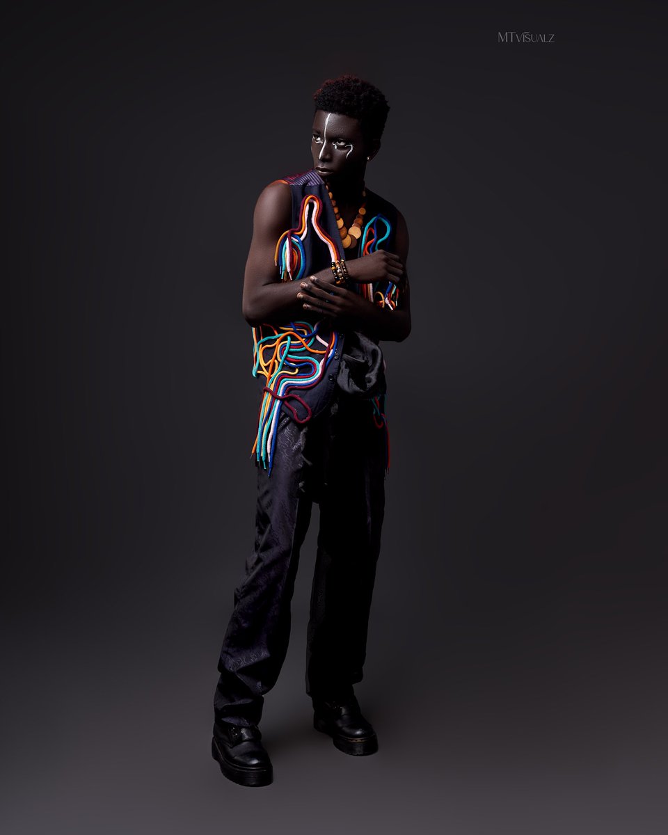 mt_visualz's tweet image. I Love Black 🖤 

Photography: @mt_visualz 

#petterobi #NYSCat50 #black