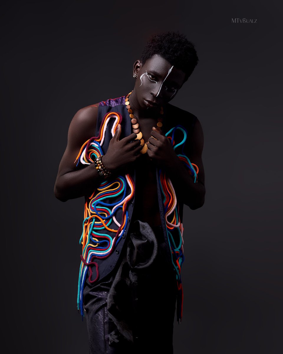 mt_visualz's tweet image. I Love Black 🖤 

Photography: @mt_visualz 

#petterobi #NYSCat50 #black