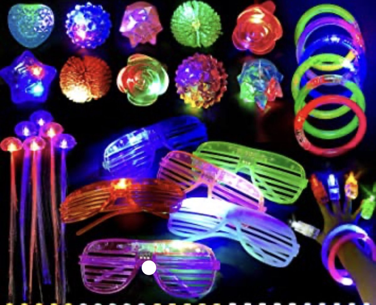 GrahamH73's tweet photo. Canโt wait to see loads of lucky lucky men outside SOL on Saturday now theyโve heard itโs a concert atmosphere ยฃ5 ya flashy lights #safc #foundationoflight https://t.co/ZqYNUE52sS
