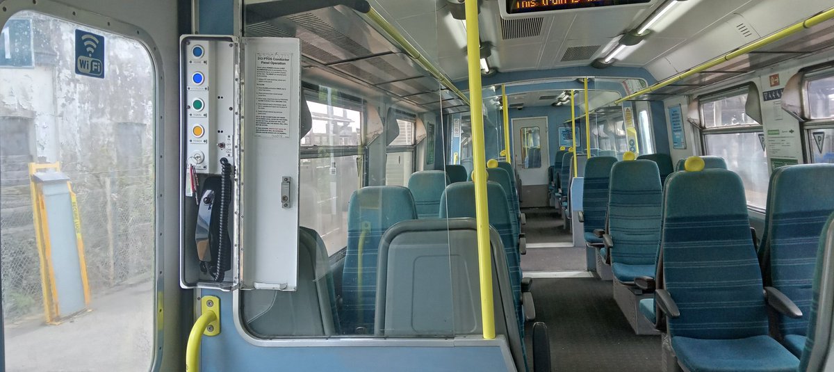 NotYOLOSmh's tweet image. Wish I got more interior pics of Southern 313s 

This is the only good one I got, includes guard panel too!

#Class313