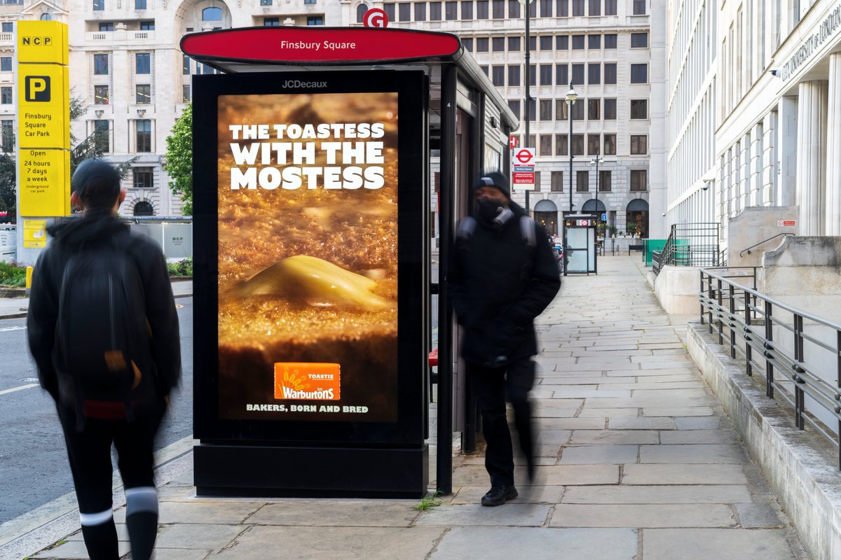 kineticwwUK's tweet photo. As well as brilliant weather-reactive creative, our campaign for @Warburtons features delightful, noticeable, smile-inducing copy 🍞 @WeAreDOOH @mindshare_uk #HomeOfCreativity #OOHWorks https://t.co/RFH2gxlzXs
