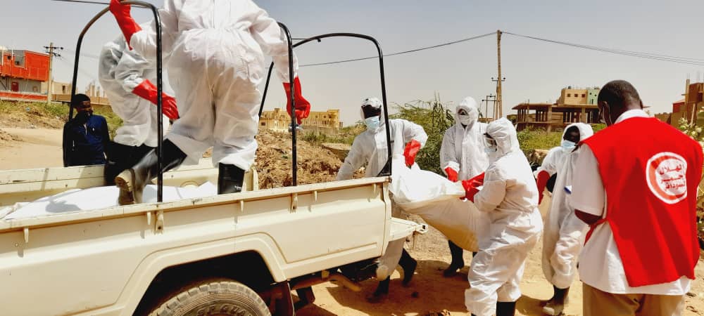 We are providing support to @SRCS_SD volunteers in recovering human remains in #Khartoum for identification and proper burial.
Security guarantees are crucial in facilitating this activity. We urge for unimpeded #HumanitarianAccess to help all affected people in #Sudan.