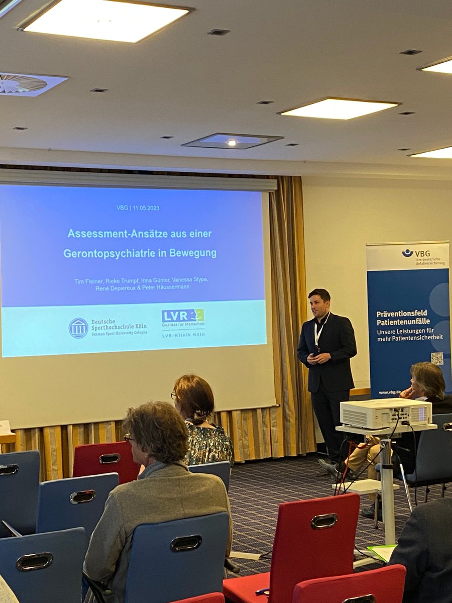 @VBG_Hamburg satellite symposia on #fallprevention: Preventing harms by systematic risk assessment @TimFleiner presenting assessment approaches applied within the geriatric psychiatry in motion @lvr_aktuell @SpohoKoeln #PflegeFortbildungdesWesten #patientsafety