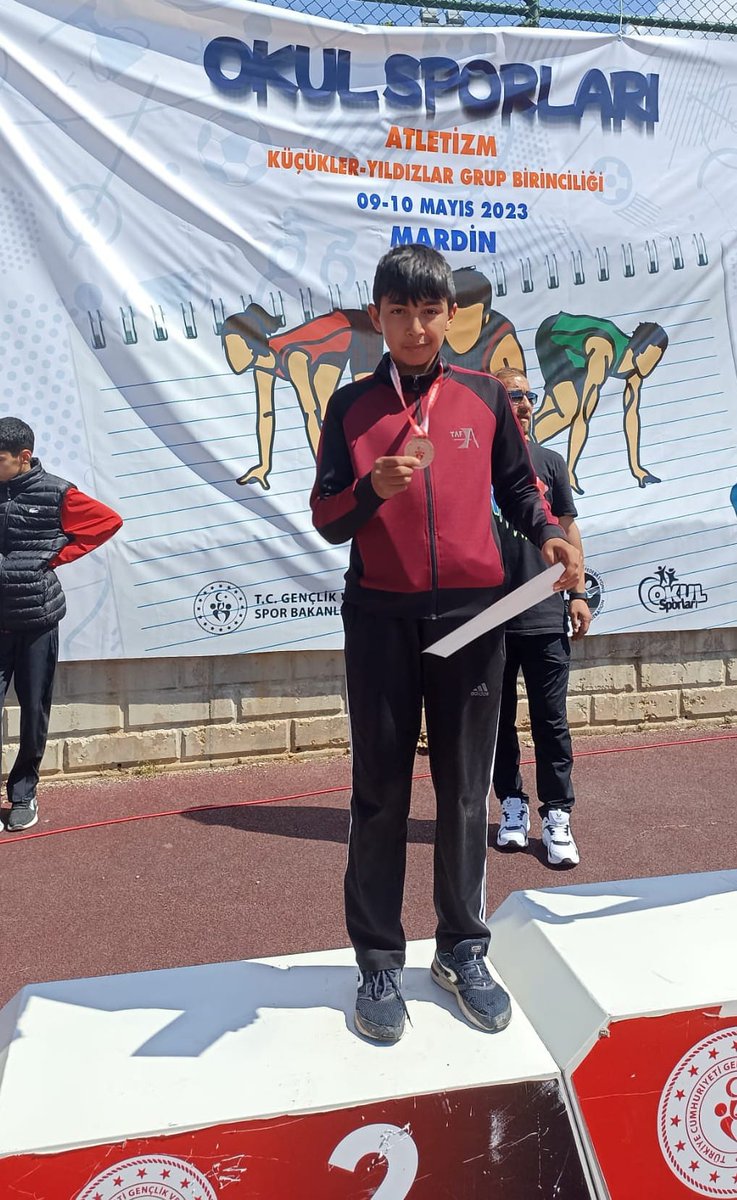 09.05.2023 tarihinde Mardin ilinde yapılan okullararası grup müsabakalarında Vali Güner Orbay ortaokulu Sporcumuz jiyan barut 60m'de 2. Olarak Türkiye finaline gitmeye hak kazanmıştır. Emeği geçen herkese teşekkürler. sıra finalde <a href="/veyselanacur/">veysel anacur</a> <a href="/HemBingol/">Bingöl Halk Eğitimi Merkezi</a> <a href="/omerbey12/">ÖMER ŞAHİN</a> #musaanacur