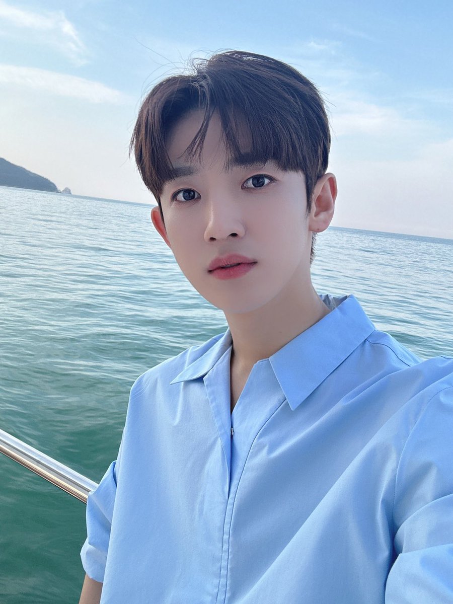 BLANK2Y_Member's tweet photo. 키위!! 잘 지내고 있나요?
밥은 잘 챙겨 먹고 있는지, 뭐 하고 지내는지 무척이나 궁금하고 보고 싶어요..🥹 저는 어제 서핑 예능 첫 촬영을 하고 왔어요!! 올해는 작년보다 키위를 더 자주 만날 수 있도록 열심히 할게요💙

#BLANK2Y #블랭키 #SIWOO #시우 https://t.co/pxCdS1Qnth
