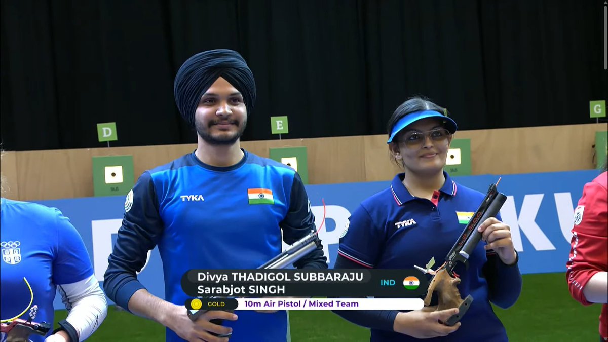 KhelNow's tweet photo. 𝗠𝗲𝗱𝗮𝗹 𝗔𝗹𝗲𝗿𝘁 🥇🇮🇳

India's Sarabjot Singh and Divya Thadigol win GOLD in 10m Air Pistol Mixed Team event at the #ISSFWorldCup in Baku! 😍🥳

The pair beat Serbia duo Mikec/Arunovic 16-14 in a thrilling final to clinch India's first GOLD medal in Baku. 🫡

#shooting https://t.co/ONu8dwGYNb
