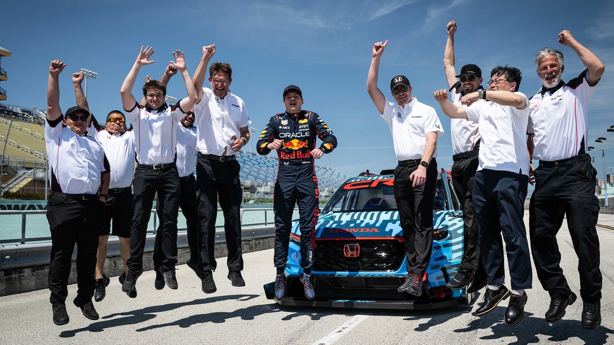 Max returns to Homestead-Miami 👀 This time with a little extra horsepower 💯 

Thanks for the tuition, <a href="/Hinchtown/">James Hinchcliffe</a> 🤝