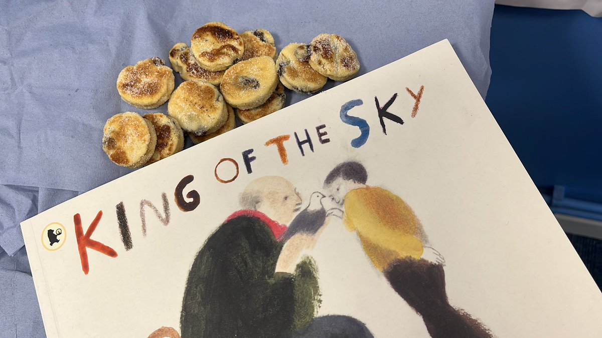 blenheimschool's tweet image. What a treat! Year 4 comprehension this week, Destination: Wales. Today focussing on @nicolakidsbooks King of the Sky. So when Mr Evans eats Welsh cakes whilst waiting for the pigeons to return, we will too 😍 total immersion 🏴󠁧󠁢󠁷󠁬󠁳󠁿 #reading  #readinglesson