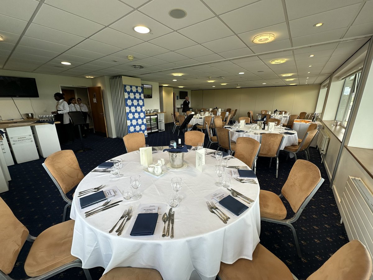 The lull before the storm !

Awaiting the arrival of my clients <a href="/gibbsanddandy/">Gibbs & Dandy</a> Cambridgeshire cluster branches, at <a href="/Huntingdon_Race/">Huntingdon Racecourse</a> !

Looking forward to working with the 1981 Grand National winner <a href="/BobChampion1981/">Bob Champion Cancer Trust</a> &amp; the talented close up <a href="/simplymagic19/">Sean Goodman</a> !