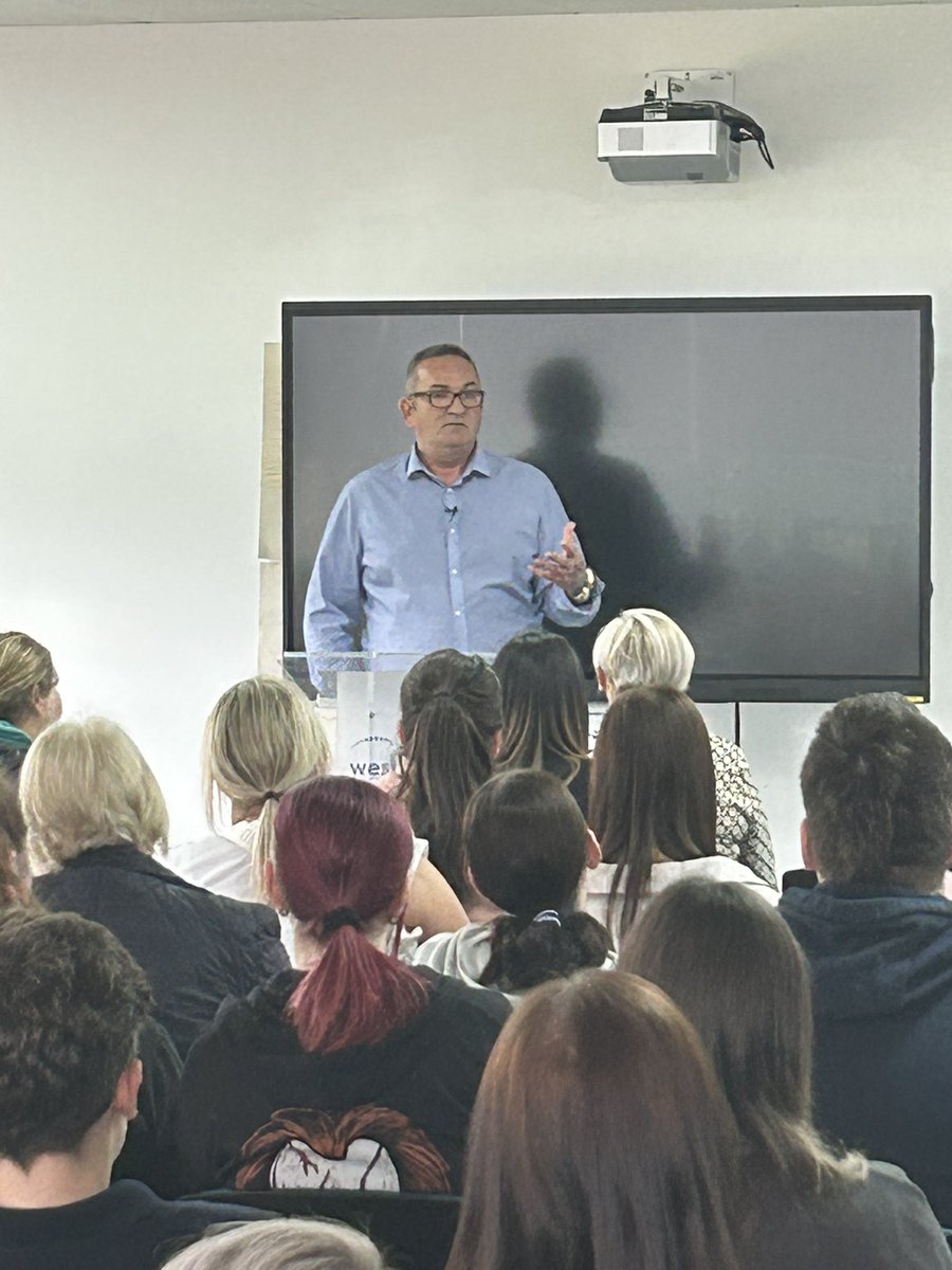 Never failed to be inspired by <a href="/KevinNeary12/">Kevin Neary@AidnAbet</a>. Speaking today <a href="/WestLoCollege/">West Lothian College</a> about the need for #connections and the importance of ‘relationships relationships relationships’ 

‘Hurt people hurt people’ 

so lets try 

‘help people help people