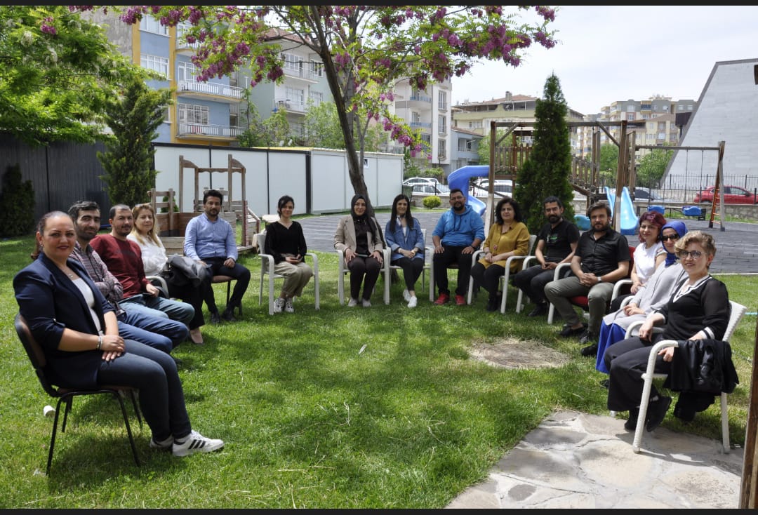 İl Milli Eğitim Müdürümüz sayın Hatice ÖZDEMİR, ARGE ve Özel Büro da görevli öğretmenlerimiz ile deprem sonrası gerçekleştirilecek olan projeler hakkında açık alan toplantısı gerçekleştirdi.
<a href="/tcmeb/">Millî Eğitim Bakanlığı</a> <a href="/prof_mahmutozer/">Mahmut Özer</a> <a href="/TCMalatyaV/">TC Malatya Valiliği</a>