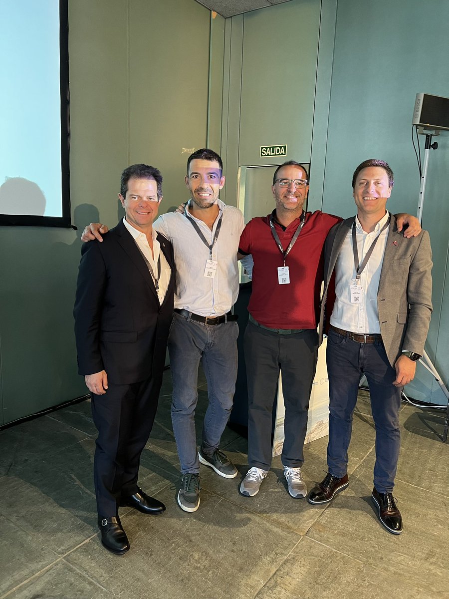 Encantado con la mesa de #hombro que he dirigido en el congreso de la <a href="/aeartroscopia/">AEA</a> 
Gracias a los invitados <a href="/DrPabloCanete/">Pablo Cañete</a> <a href="/GabetedelMonte/">Gabriel del Monte</a> #carpinteiro y el público que llenó la sala. Consiguieron que pasáramos 1h 30’ muy dinámica
Y por supuesto 🔝nuestro “modelo” Daniel