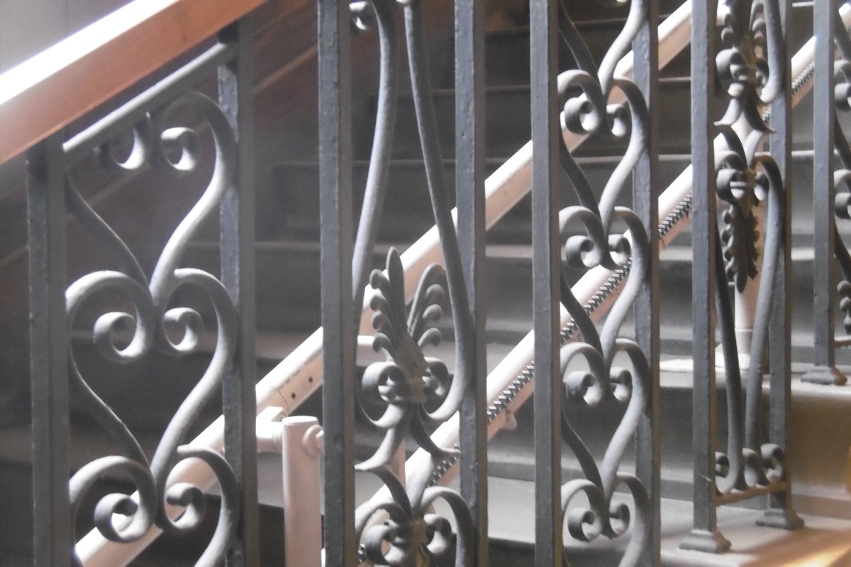5thLackey's tweet photo. #IronworkThursday @SBlandfo staircase banisters at #Newcastle #LitandPhil 1822-5 by #JohnGreen an #imperialstair according to #Pevsner https://t.co/vHXtOVZdeq