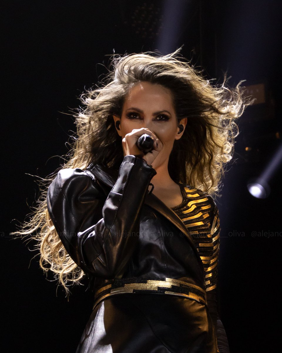 Malú Spain 💜 tweet media