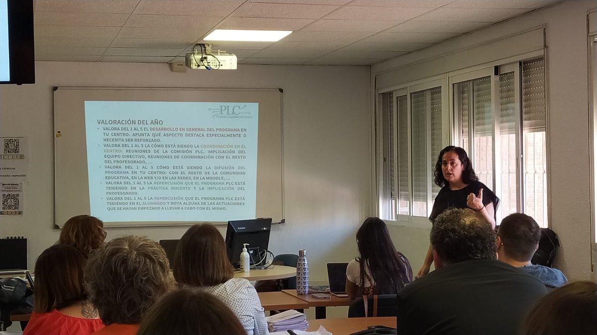 cepronda's tweet photo. En plena Jornada de PLC con las presentaciones de las actuaciones de los centros participantes. Gracias por vuestro trabajo @educacionenmlg @OrdenacionM @Mjbueno14 @iesvalledelgen1 @cepronda https://t.co/zgdK7LzPOO