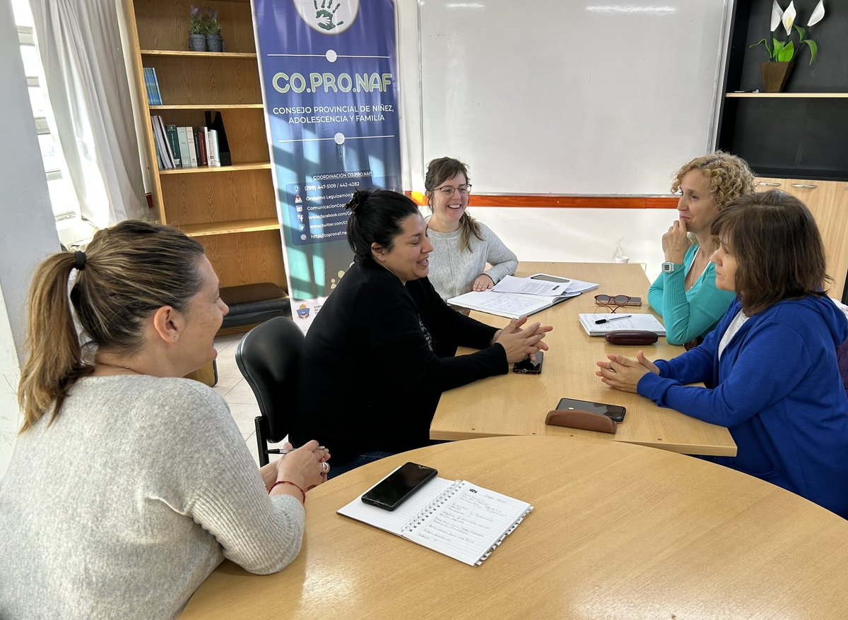 Secjuvydiver's tweet photo. #Articulación | Nos reunimos con la Comisión de Familias y Parentalidades del #CoProNAF para seguir planificando el Mes de las Infancias.
👉🏼Realizaremos actividades para promover los derechos de las infancias y adolescencias diversas y también visibilizar la diversidad familiar. https://t.co/1B5LRUMTvi