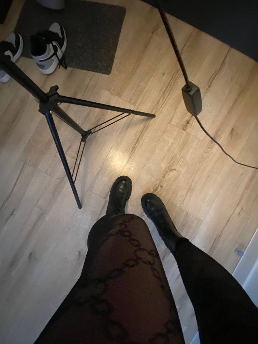 mariruddd's tweet photo. waiting for more pictures? 🤭 https://t.co/EUV64PIV99
