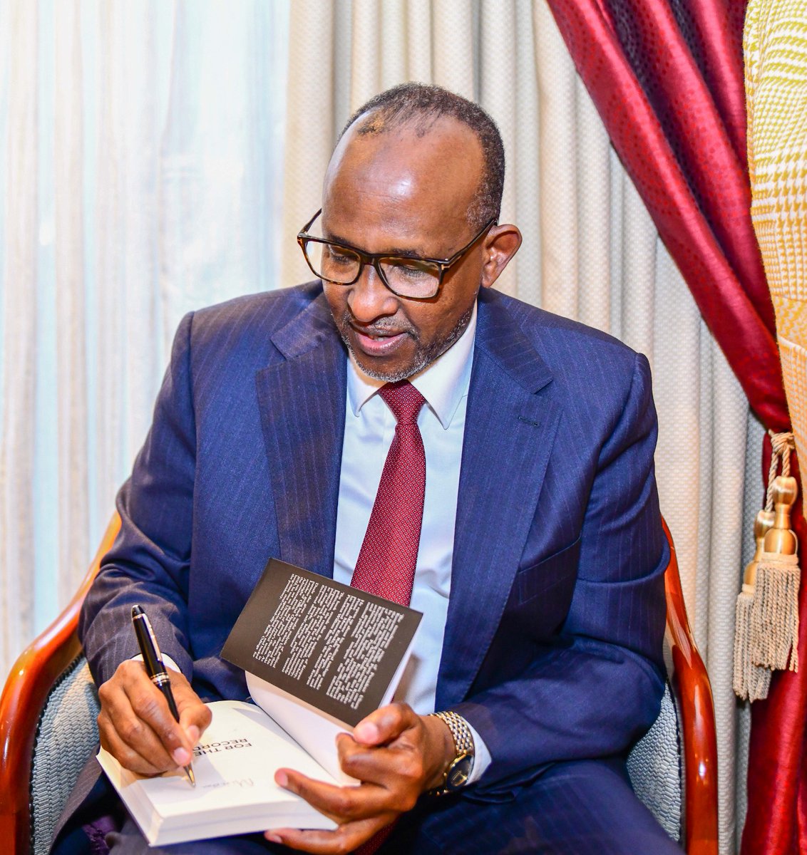 HonAdenDuale's tweet photo. And, for those of us who have risen the ranks to hold positions of power and privilege; we owe this country a history. A story.

I, therefore, challenge all of us, starting with President @WilliamsRuto and his Deputy @rigathi; Prime Cabinet Secretary @MusaliaMudavadi and everyone else, please, let my book challenge you to document your story too the best way only you can. #ForTheRecord #ForTheRecordLaunch Duales Book