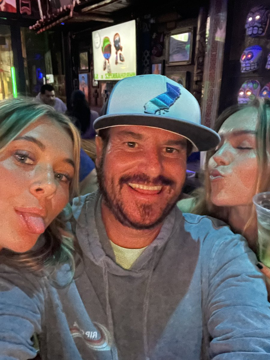 PacCoast16's tweet photo. Fun at Sharkees on Main st Huntington Beach https://t.co/Jpn5HofDkA