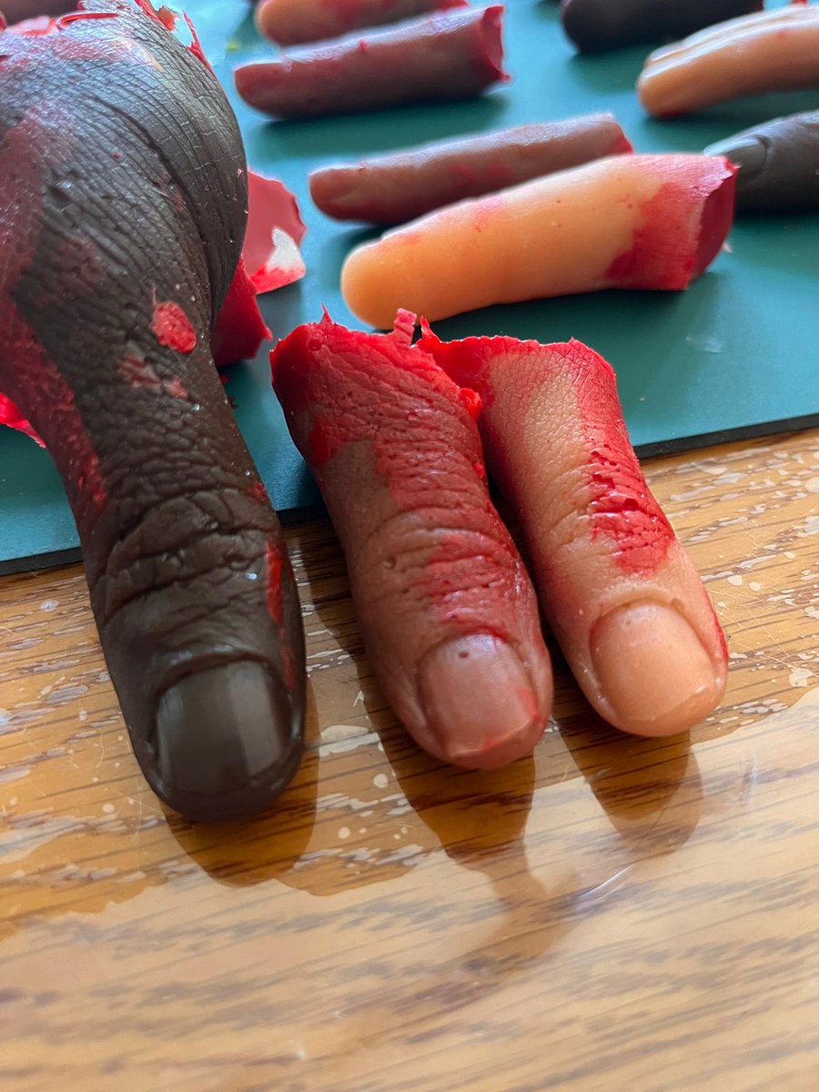 Multimedic's tweet photo. Creating fake fingers for Mass Casualty Training and the Control Bleeding course.

#theapprenticedoctor #BehindtheScenes #medicaltraining https://t.co/RX3zx36Nhz