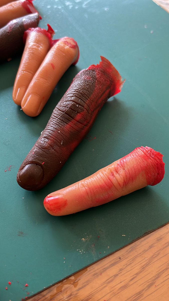 Multimedic's tweet photo. Creating fake fingers for Mass Casualty Training and the Control Bleeding course.

#theapprenticedoctor #BehindtheScenes #medicaltraining https://t.co/RX3zx36Nhz