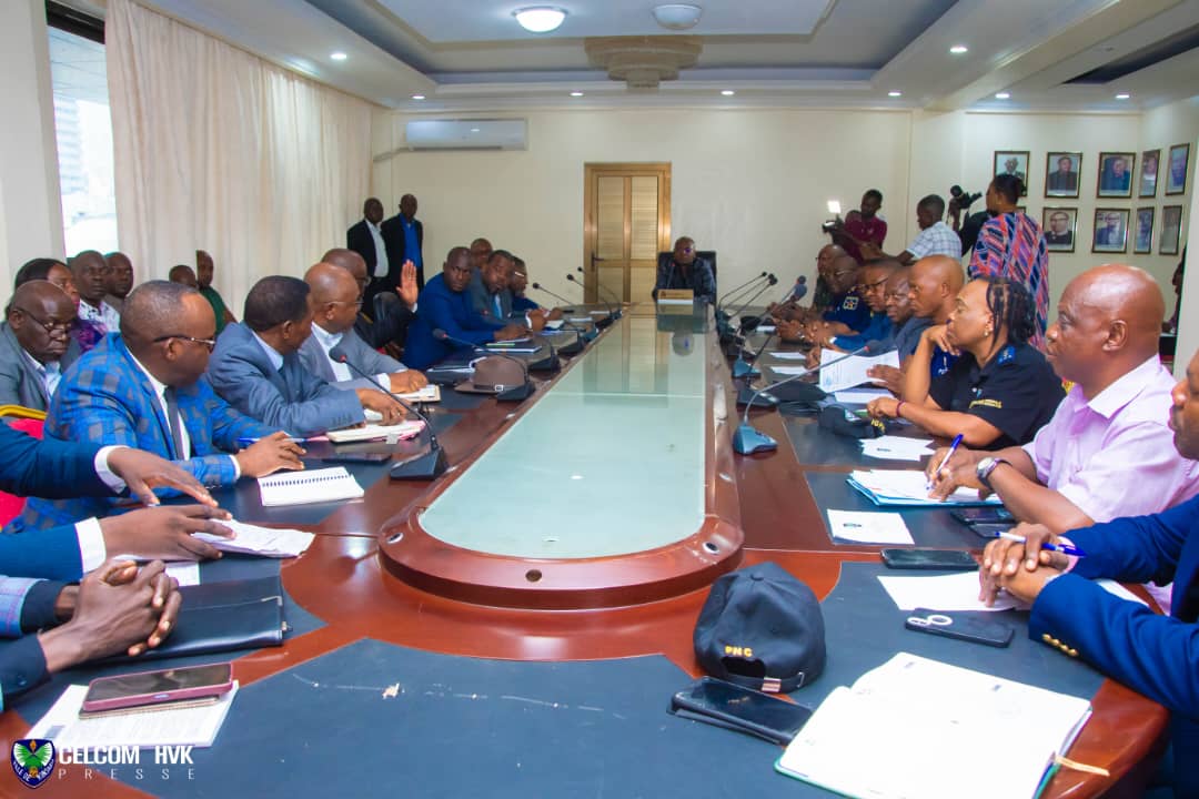 NomotheteL's tweet photo. L'opposition ne cédera pas à la dictature du régime actuel, nous les mouvements citoyens nous serons dans les rues ce 13 mai . Le changement s'impose. @kabund_jmkkrock  @MartinFayulu @LukondeSama @moise_katumbi @DSESANGA @Mapon_Matata @NgobilaM . Le changement s'impose. https://t.co/DxSrkOobbV