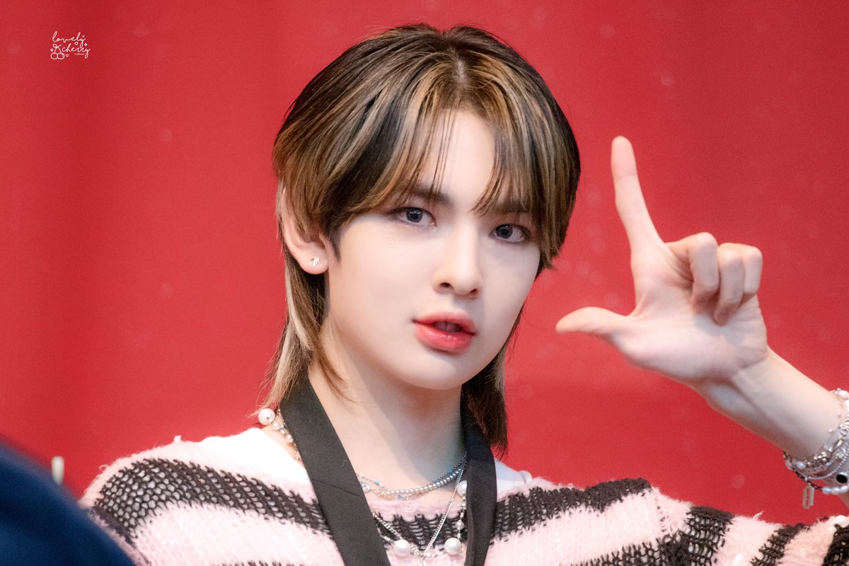 lovelycherry_mu's tweet photo. [HQ] 230428 후즈팬

𝐿𝑂𝑉𝐸 ❤️❤️❤️❤️❤️❤️❤️

#EPEX #이펙스 #MU #뮤 https://t.co/kefFVKTePB