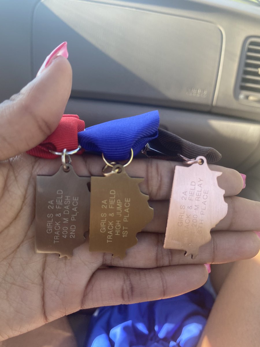 AlexandriaE23's tweet photo. With not competing or practicing high jump at all this season I am proud to say I am going to state with a new pr of 5’1! In addition to that I am going for the 400 meters. https://t.co/7ryfg9FZg3