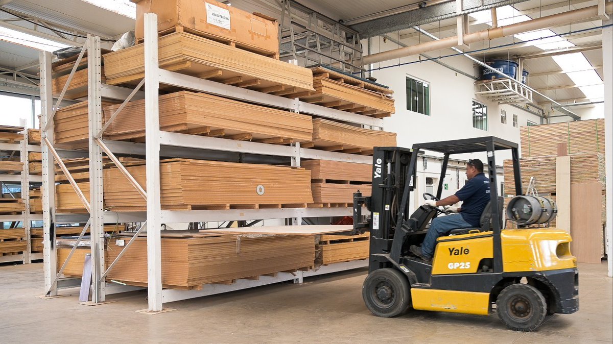 #ICEI | Industrial segue sem confiança na economia em maio. 

Confiança do empresário tem leve recuperação em maio, mas não foi suficiente para cruzar barreira da falta de confiança. Confira: bit.ly/44PQQfb 

#Economia #Pesquisa