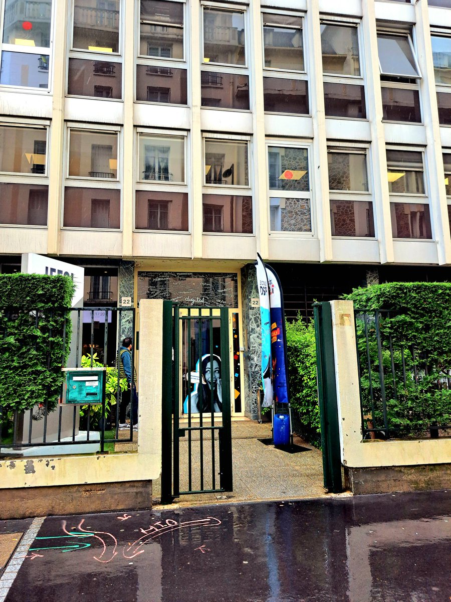 Mamedi_Diarra94's tweet photo. 💻📱🔎 | Hier j'ai visité l'Institut #F2i à #Vincennes et eu une discussion très intéressante avec sa fondatrice et dirigeante Chantal BERDAA. #École spécialisée dans les #tech. informatiques, digital & les filières commerciales, (initial ou alternance), c'est une belle réussite! https://t.co/rfPHMG3Zpy