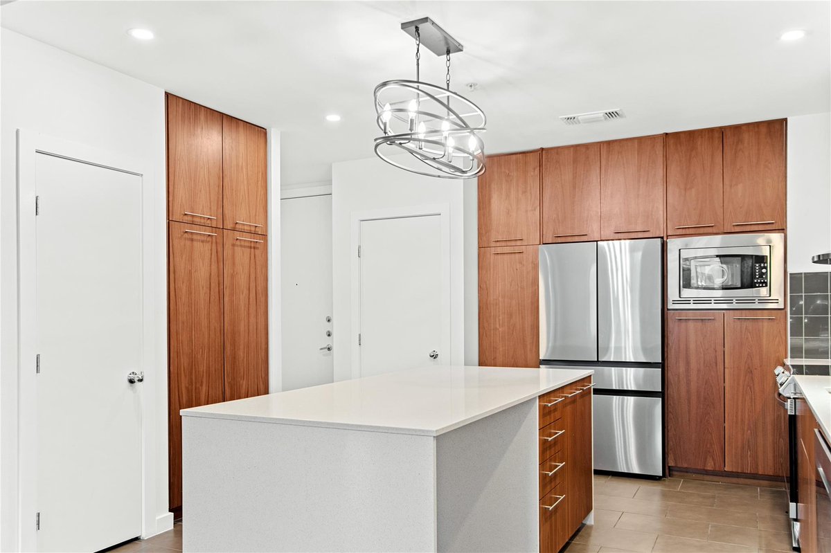 Realtor_Randa's tweet photo. Modern Concept Condo 
Available For Lease
1 bedroom w/Den | 1 bath 
-Victory Park
-24/7 concierge
-Extensive Patio
-City Views
#dallasrealtor #dallascondos #dallasapartments #dallasinvestors #dfwrealtor #dallasrealestate #downtowndallas #movingtodallas https://t.co/2rVmck9iGb