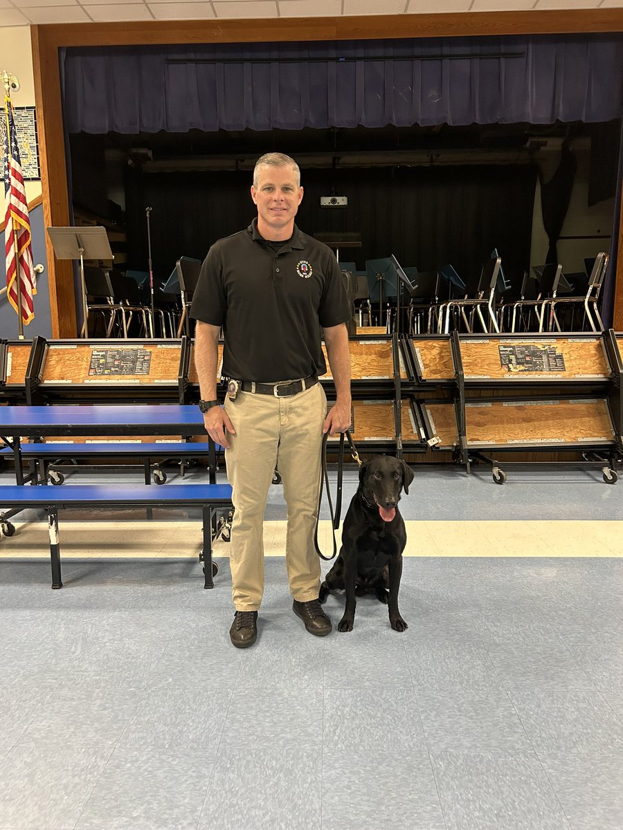 MrsBradyCCS's tweet photo. One of our favorite times of year! Louie and Detective Brady came to visit. We learned about service dogs and watched one in action. 🐕‍🦺👮🏻‍♂️💙💛 #wearebethpage https://t.co/H9NJImz3pj