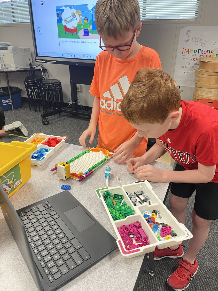 melony_stevens's tweet photo. Thank you @CKelly_EdTech for coming to do a Lego Spike coding lesson with our @jonesrisd students this morning! @GTRockwall  @Rockwall_ITS @rockwallschools https://t.co/T6dcRPNpFn