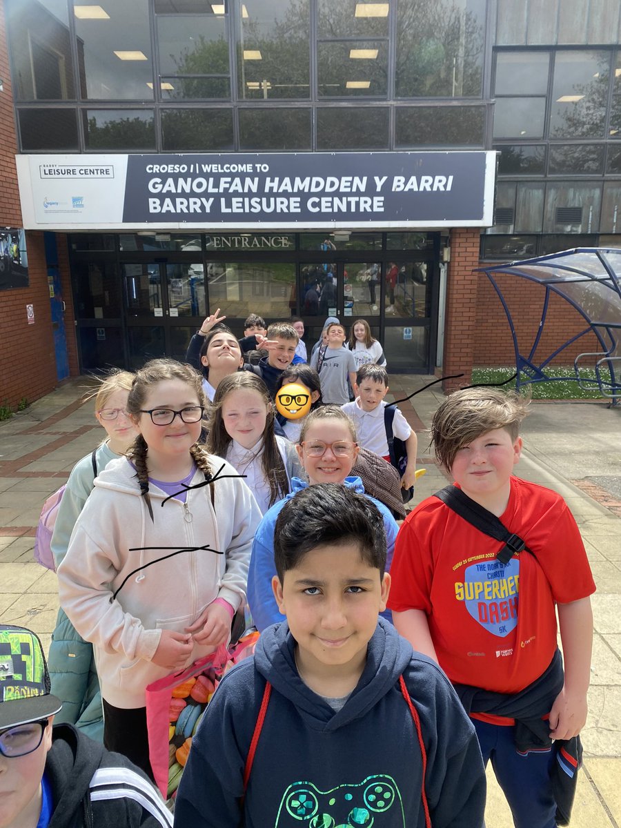 Holtonprimary's tweet photo. #HPSYr6 have been loving their swimming sessions this week 🤿🏊‍♀️🏊‍♂️🏊 #HPSHealth https://t.co/59RnzoHclY