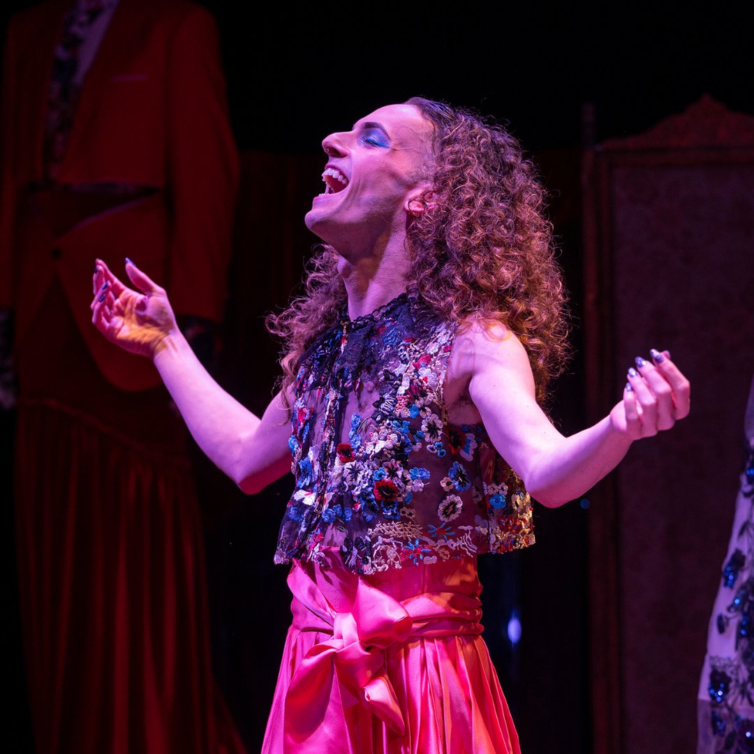 chitheaternews's tweet photo. FIRST LOOK: ‘Gender Play, or what you Will’ at @aboutfacechi 

Take a look at new photos of Will Wilhelm in About Face Theatre’s newest show ‘Gender Play, or what you Will’

Tickets are available now at https://t.co/xvbrvlGTvo

📸: Michael Brosilow https://t.co/QOVfOnotqc