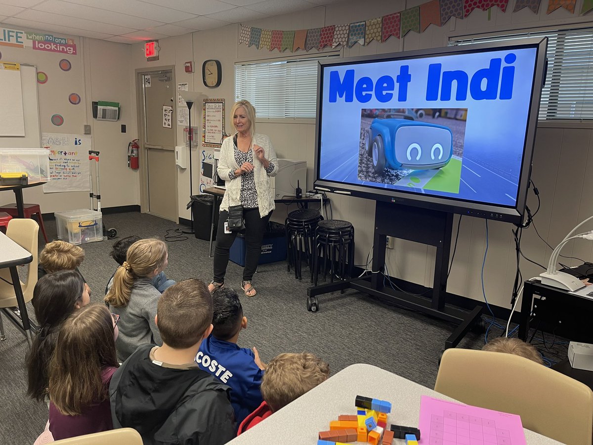 melony_stevens's tweet photo. Thank you @CKelly_EdTech for coming to an Indi Coding Lesson with our @jonesrisd students! @GTRockwall  @Rockwall_ITS @rockwallschools https://t.co/YYUYXAzTk2