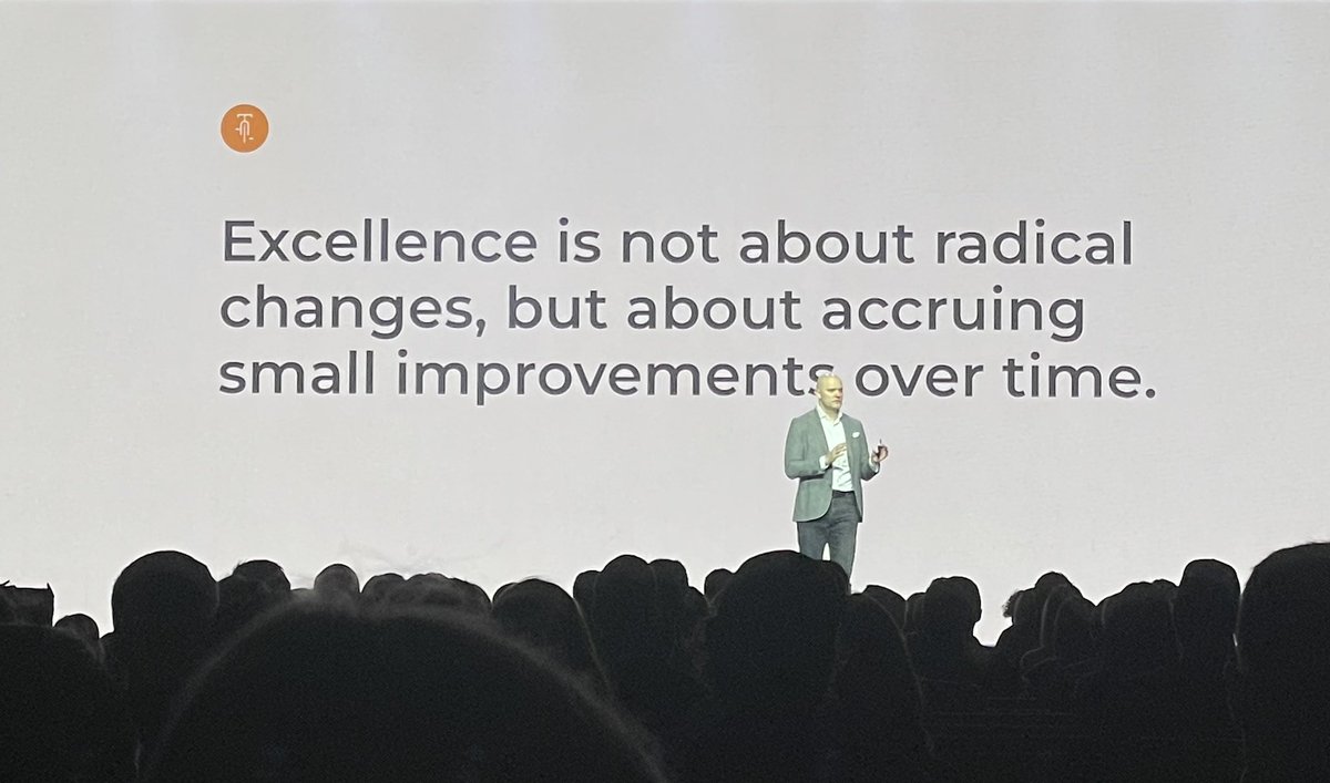 Hoefter's tweet photo. James Clear from Atomic Habits is speaking at Accelerate23  #accelerate23 https://t.co/M4gTURtmFq