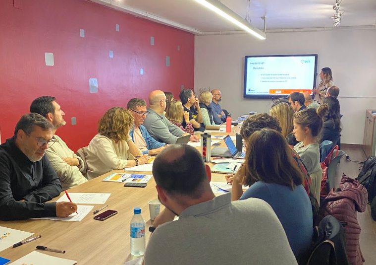 FTrams's tweet photo. Local Multiplier event del projecte @EUErasmusPlus @Ivetproject amb les escoles associades a la @FTrams i la participació de @KIMbcn i Jordi Alba del @CSUC_info Acompanyem a docents i alumnes en la innovació a l'hora de transferir el coneixement i la tecnologia. https://t.co/nOLjP4VdHn
