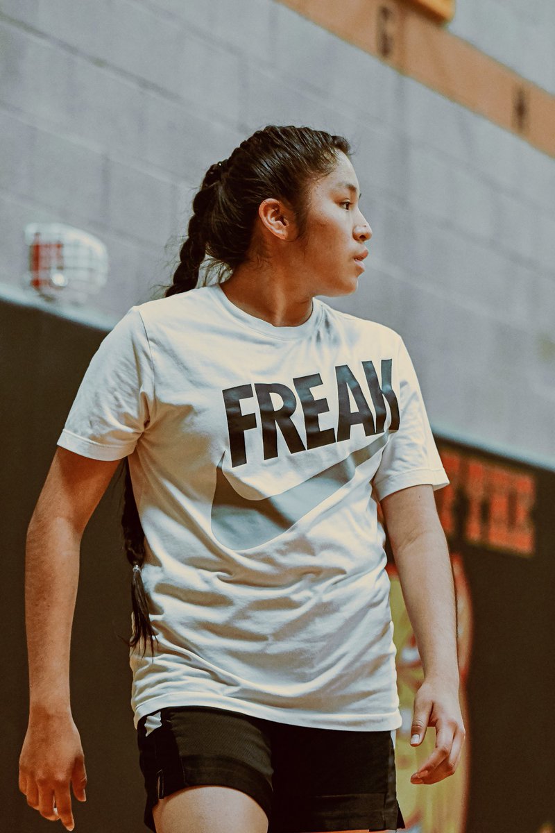 BashHoopsNE's tweet photo. 😎Bash Favs: 📍 Phoenix, AZ 🌵😎

I got so wrapped up in the ☀️ and good times🥳 in AZ that I almost forgot to drop my Favs from my clinic last Sun😅OOPS
 
The Ph😎enix Phaves⤵️

Kayanna Chief ‘27📸
Dom Nesland ‘24
Aviva Schnitzer ‘24
Hailey Donarski ‘24
Grace Hall ‘24
Ariella Goren ‘24
Alina Bowden ‘24
Zoe Kohl ‘28

📸: @j_tshotz 

@alinabowden24 || @HerHoopsNetwork