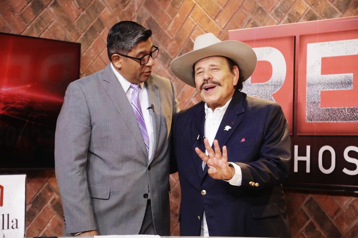 uncafeconcecygu's tweet photo. Me dio gusto saludar a mi amigo @HS_Barboza y todo su auditorio de #RED12 @SuperChannel_12 en #PiedrasNegras. Recuerden, el 4 de Junio hay que salir a defender el triunfo del #CambioVerdadero. ¡VOTO MASIVO POR MORENA!
#MORENA #4T
#GuadianaGobernador🤠 https://t.co/eS3k9kg3Vk