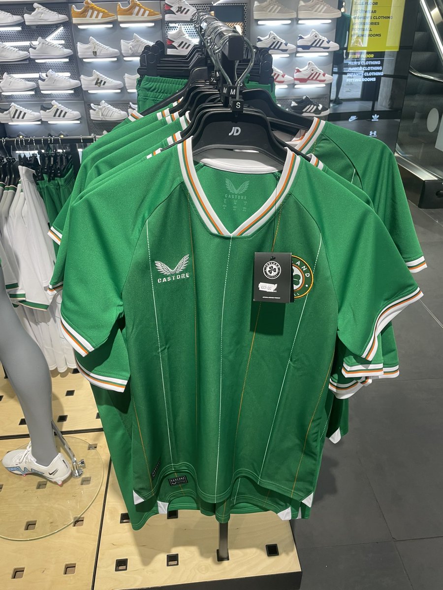 jaysea1980's tweet photo. @phlaimeaux JD Sports on Mary Street 😉 https://t.co/ceusniuiWg